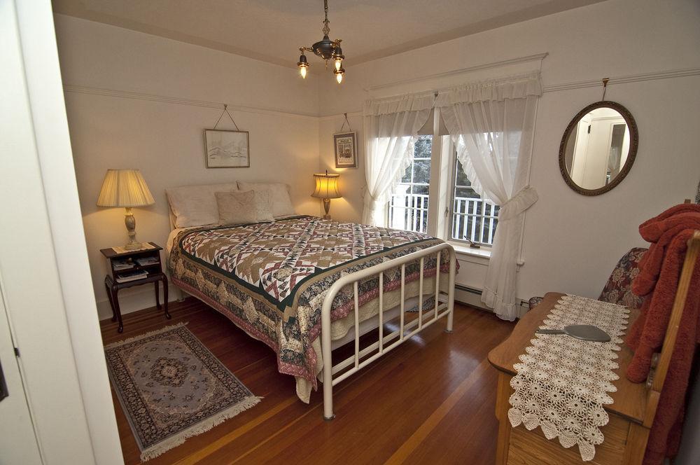 Sproule Heritage Bed & Breakfast Strathmore Exterior photo