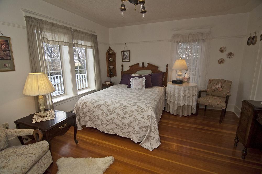 Sproule Heritage Bed & Breakfast Strathmore Exterior photo