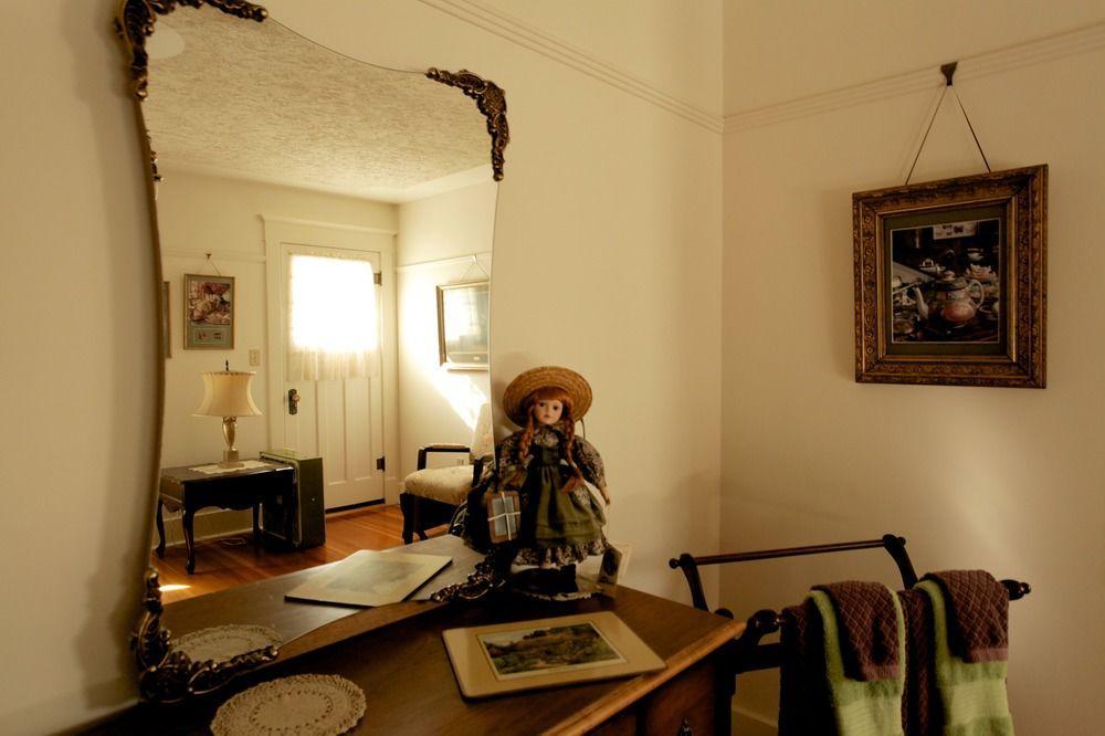 Sproule Heritage Bed & Breakfast Strathmore Exterior photo