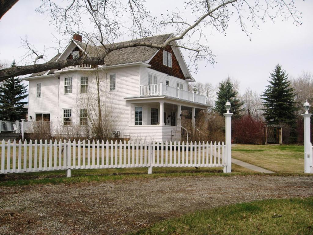 Sproule Heritage Bed & Breakfast Strathmore Exterior photo