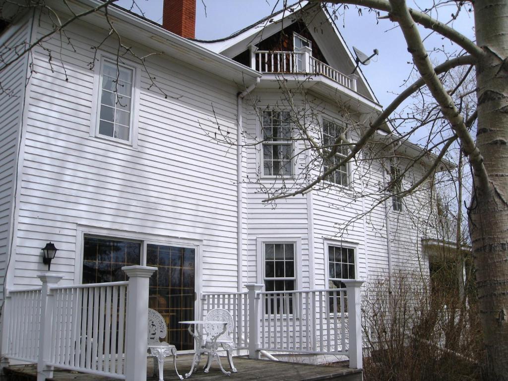 Sproule Heritage Bed & Breakfast Strathmore Exterior photo
