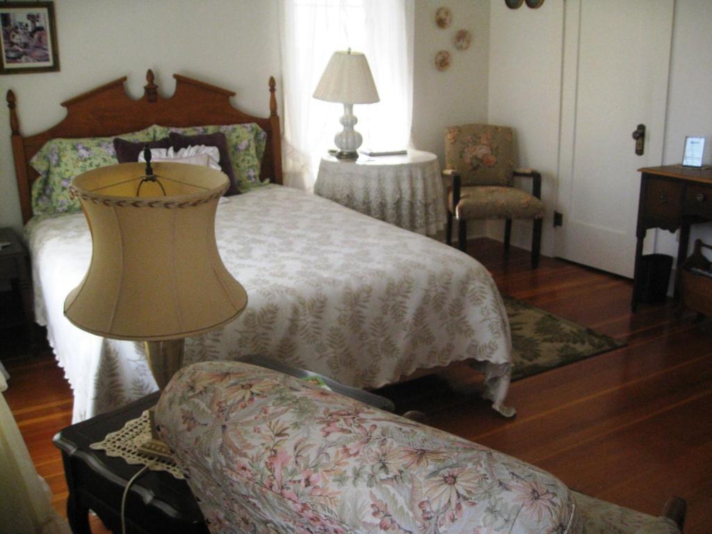 Sproule Heritage Bed & Breakfast Strathmore Exterior photo